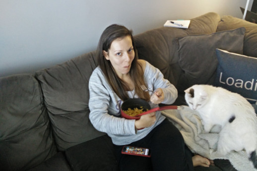 Una eating an entire pot of macaroni and cheese.